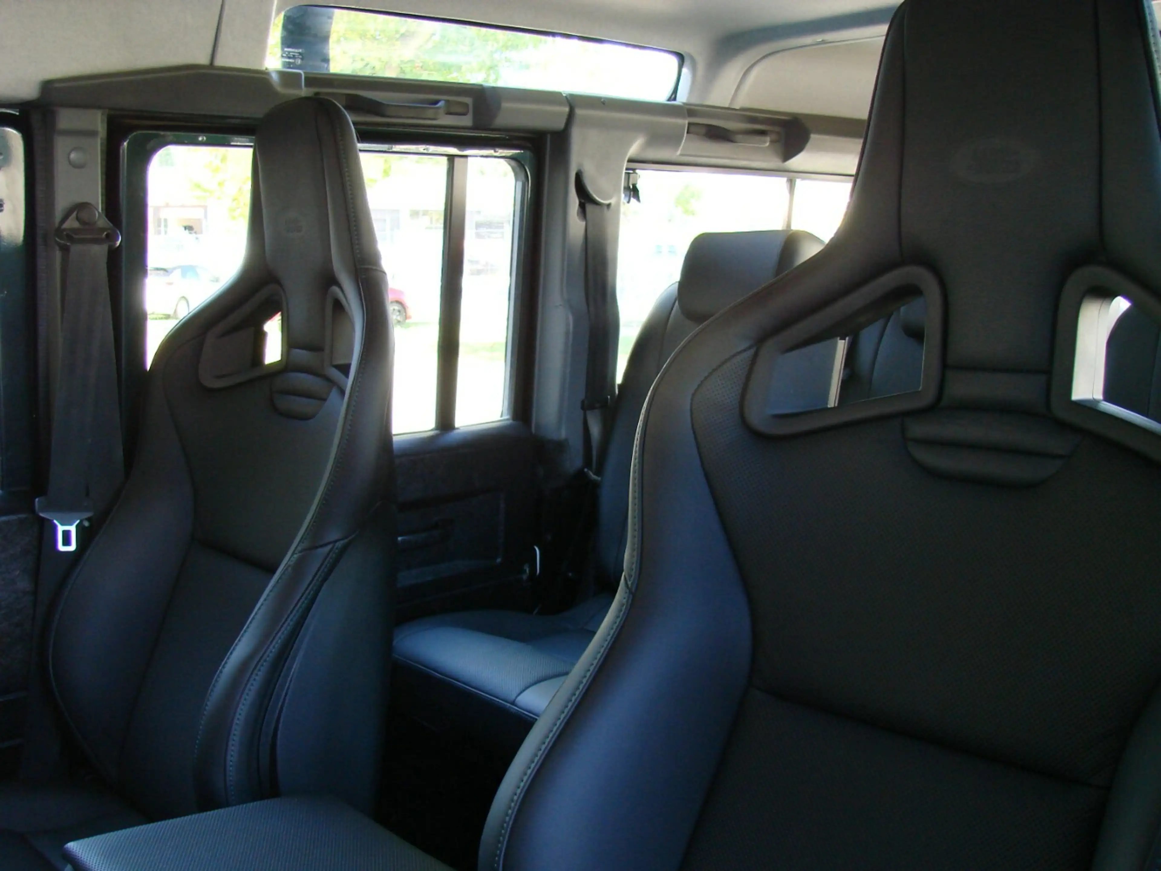 Land Rover Defender 110 E Station Wagon 7-Sitzer LED Leder AHK — photo 13