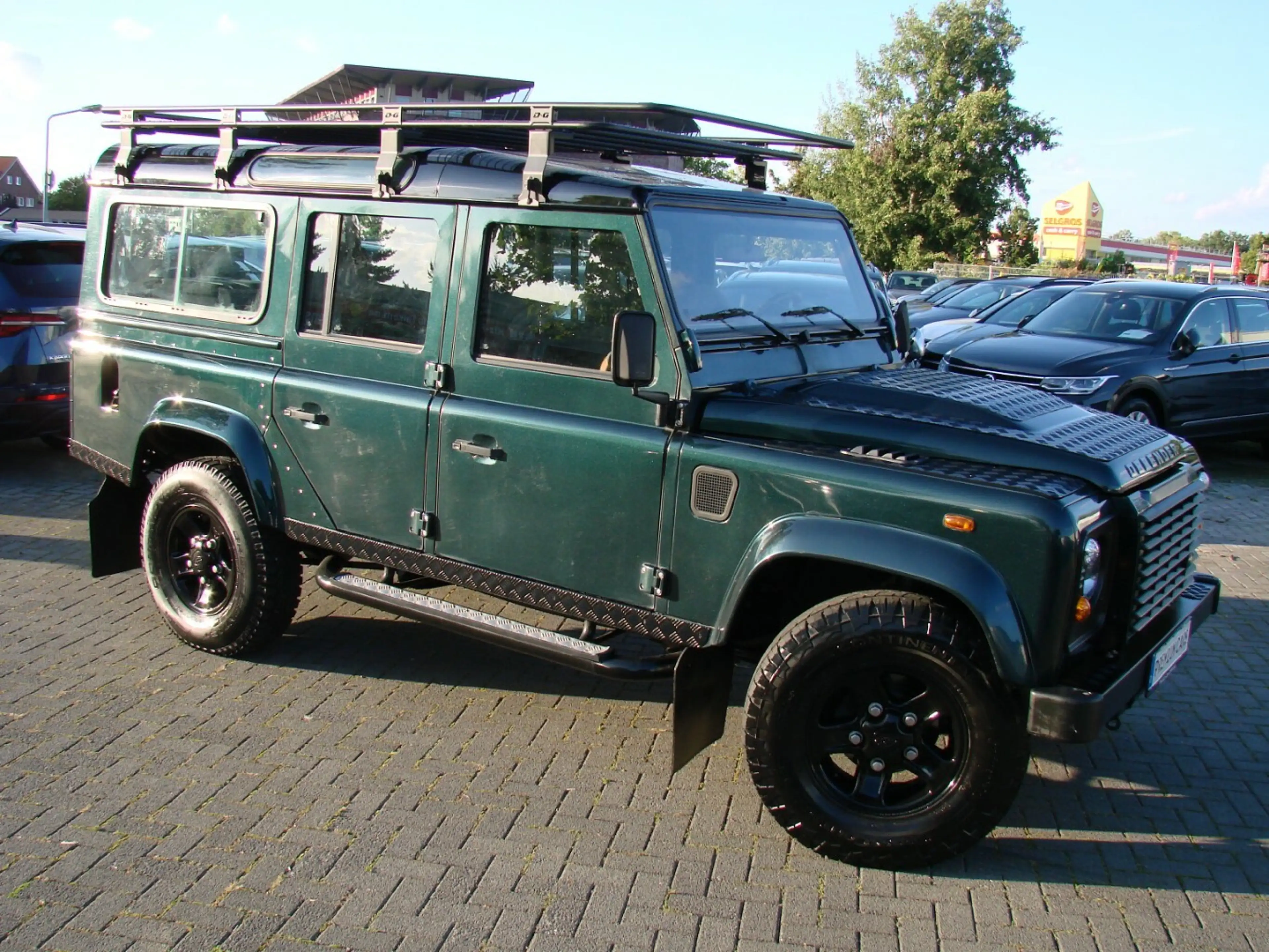 Land Rover Defender 110 E Station Wagon 7-Sitzer LED Leder AHK — photo 6