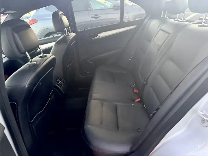 Mercedes-Benz Clase C 2010, foto 12