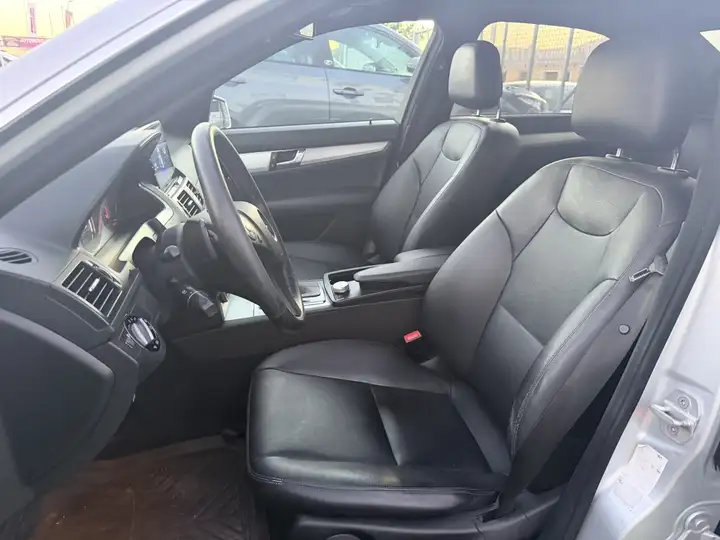 Mercedes-Benz Clase C 2010, foto 11