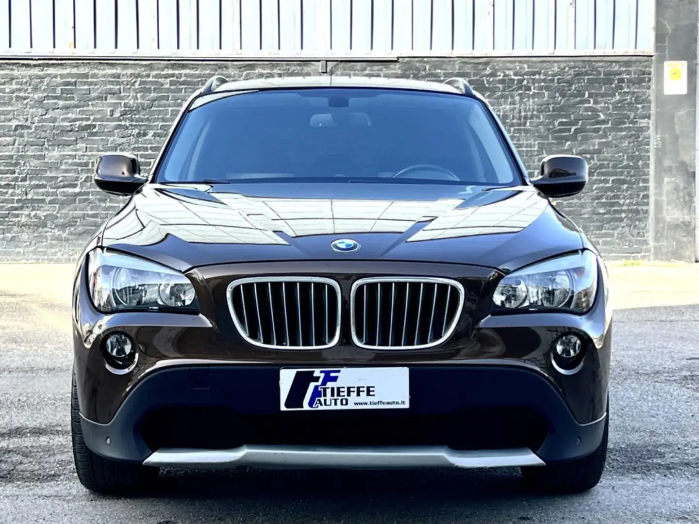 BMW X1 xDrive23dA Eletta Brązowy - 2