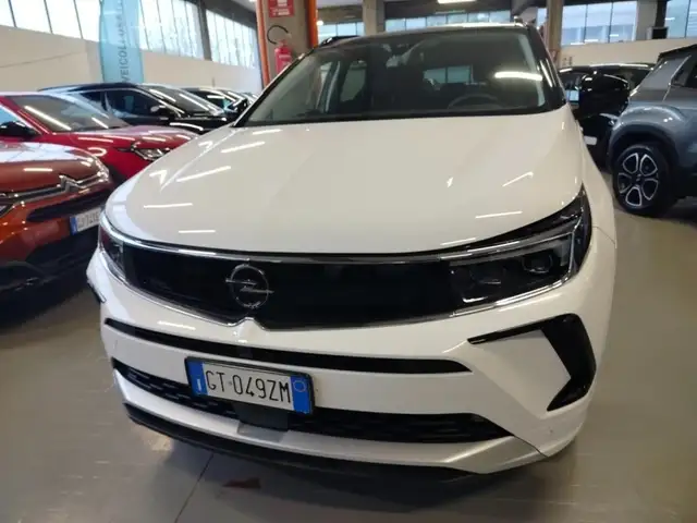 Opel Grandland view 3