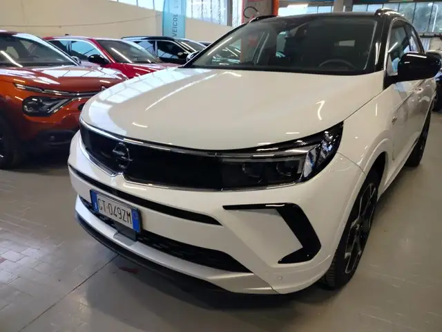 Opel Grandland view 2