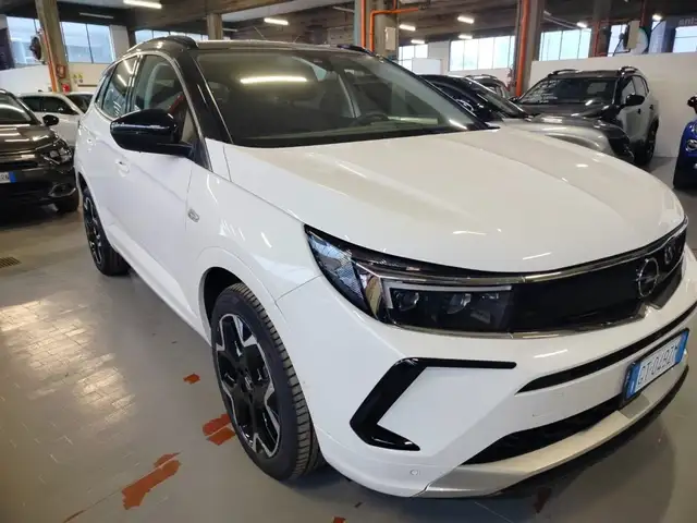 Opel Grandland view 5