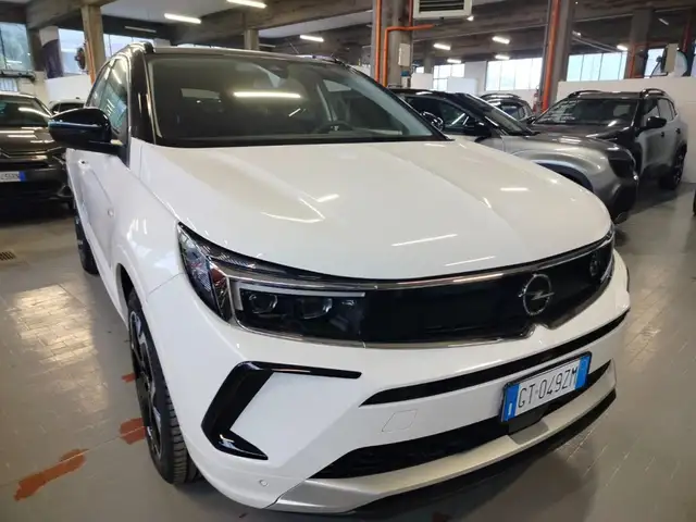 Opel Grandland view 4