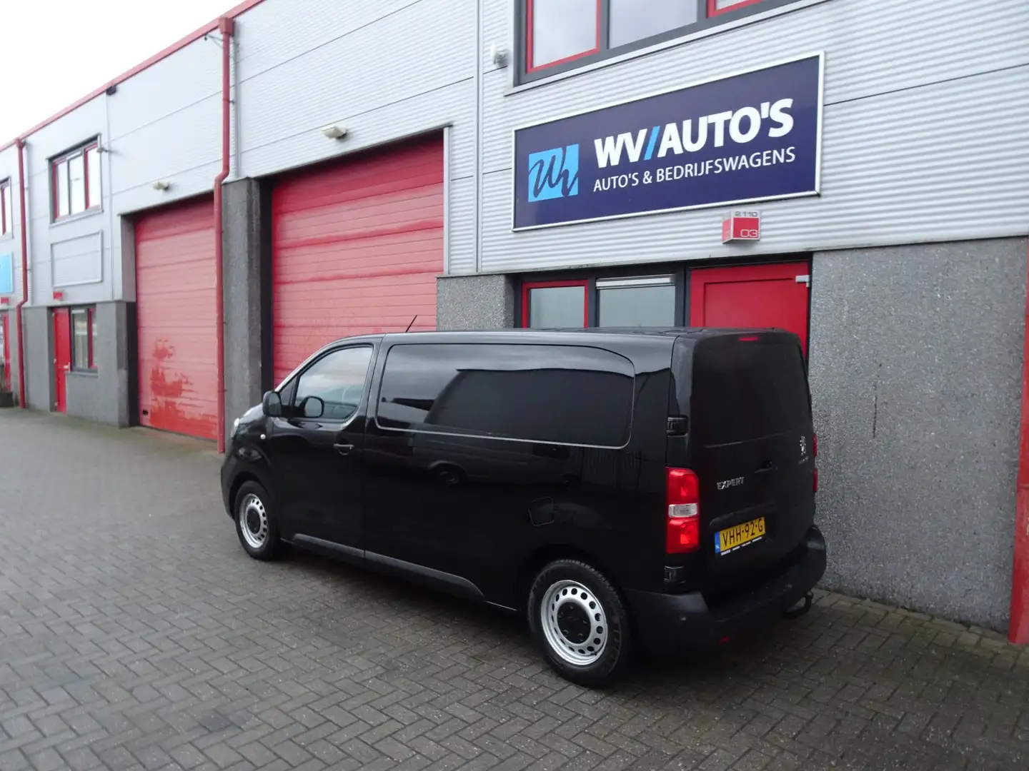 Peugeot Expert 2.0 BlueHDI 120 Standard Premium 3 zits Schwarz - 2