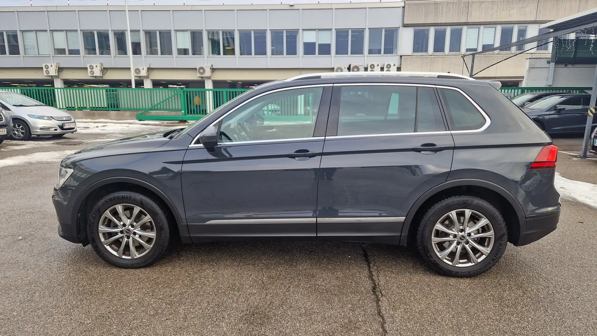 Volkswagen Tiguan 1.4 TSI Comfortline Grau - 2