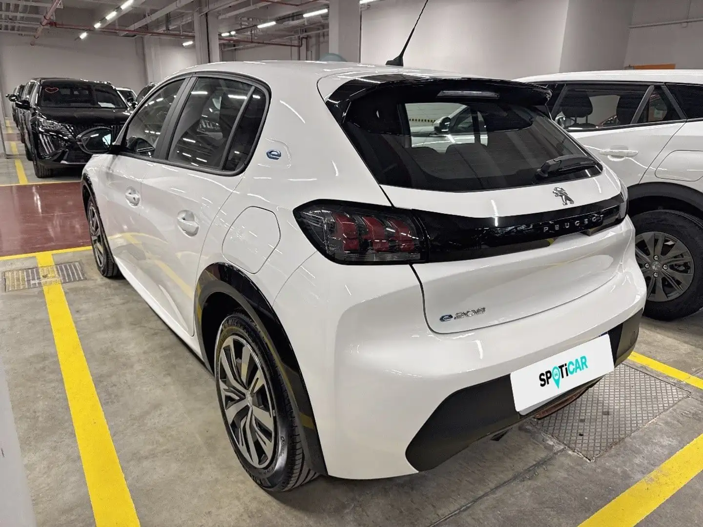 Peugeot 208 Active e 136cv Weiß - 2