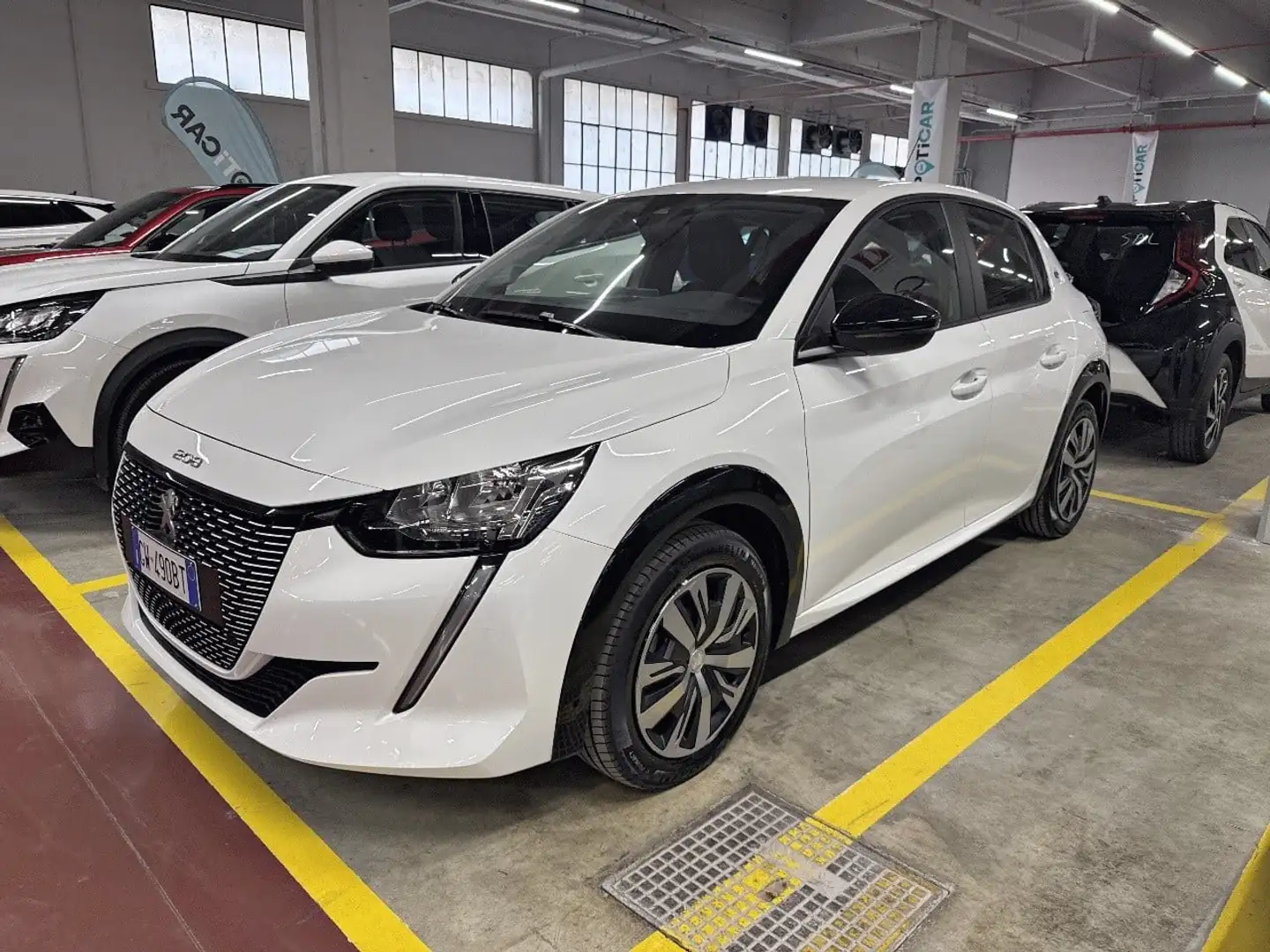 Peugeot 208 Active e 136cv Weiß - 1