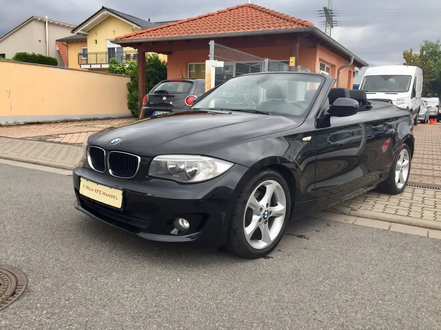BMW 118 Baureihe 1 Cabrio 118i Schwarz - 1