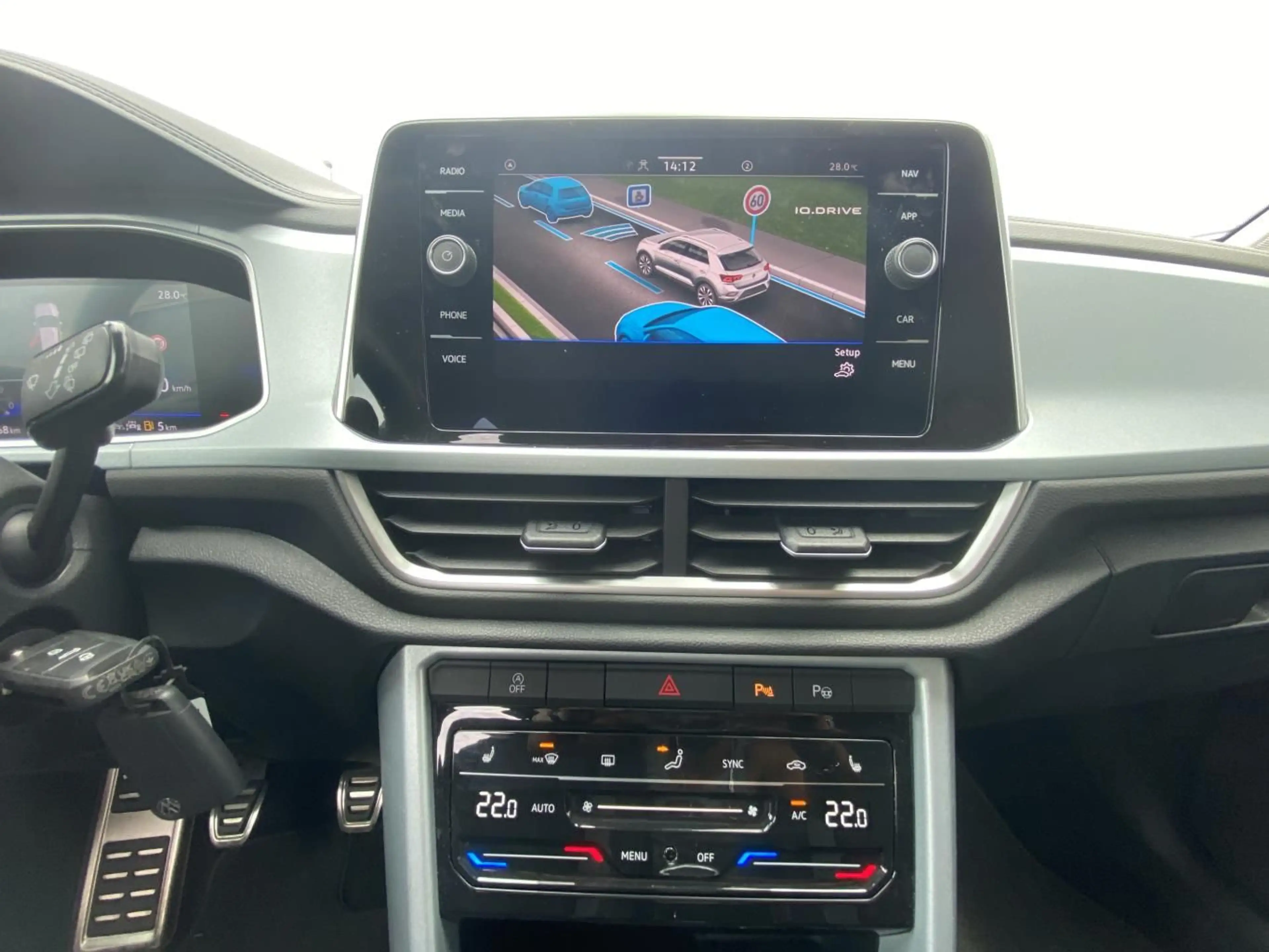 Volkswagen T-Roc 1.5 TSI GOAL APP-CONNECT+ACC+LANE-ASSIST+V — photo 14