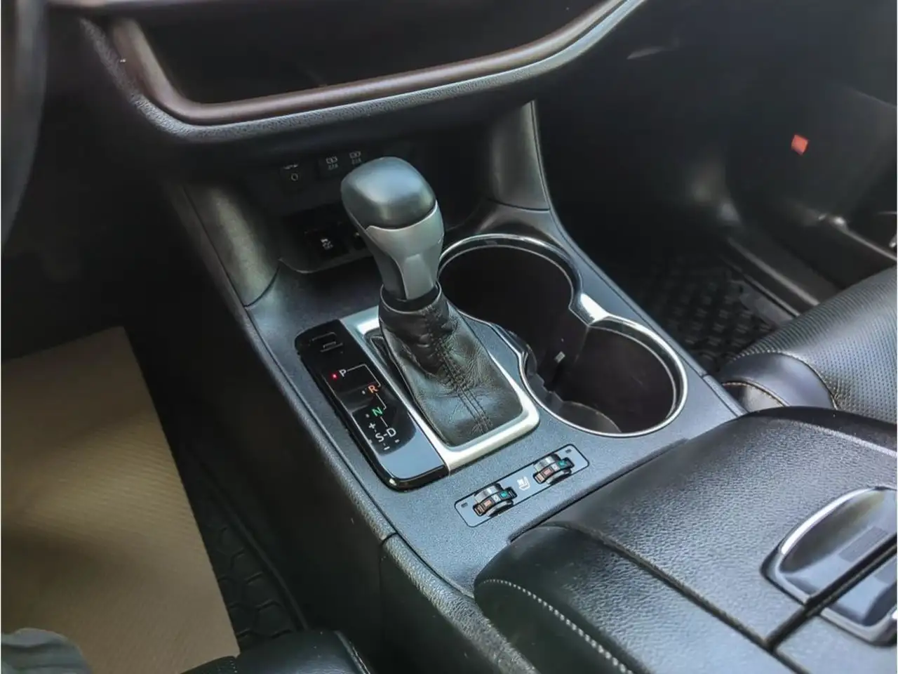 Toyota Highlander снимка Toyota Highlander