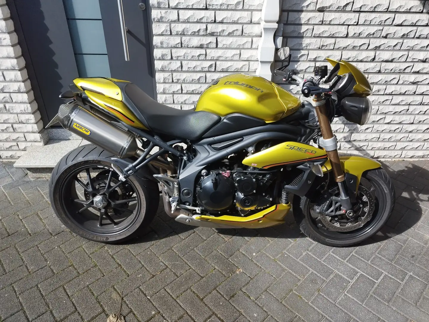 Triumph Speed Triple 1050 ABS Arrows original km Auriu - 2