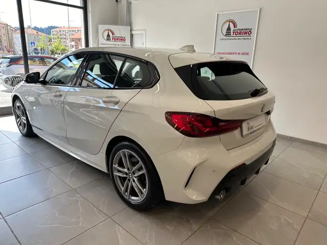 BMW 1 Series view 6
