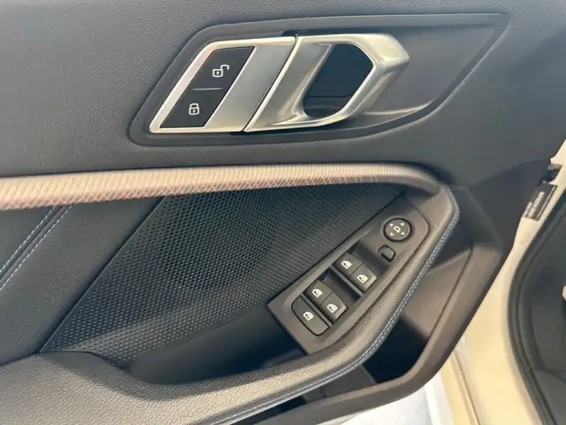 BMW 1 Series view 10
