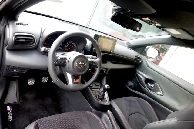Toyota Yaris view 9