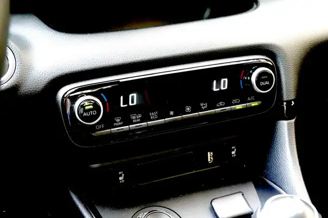 Toyota Yaris view 13