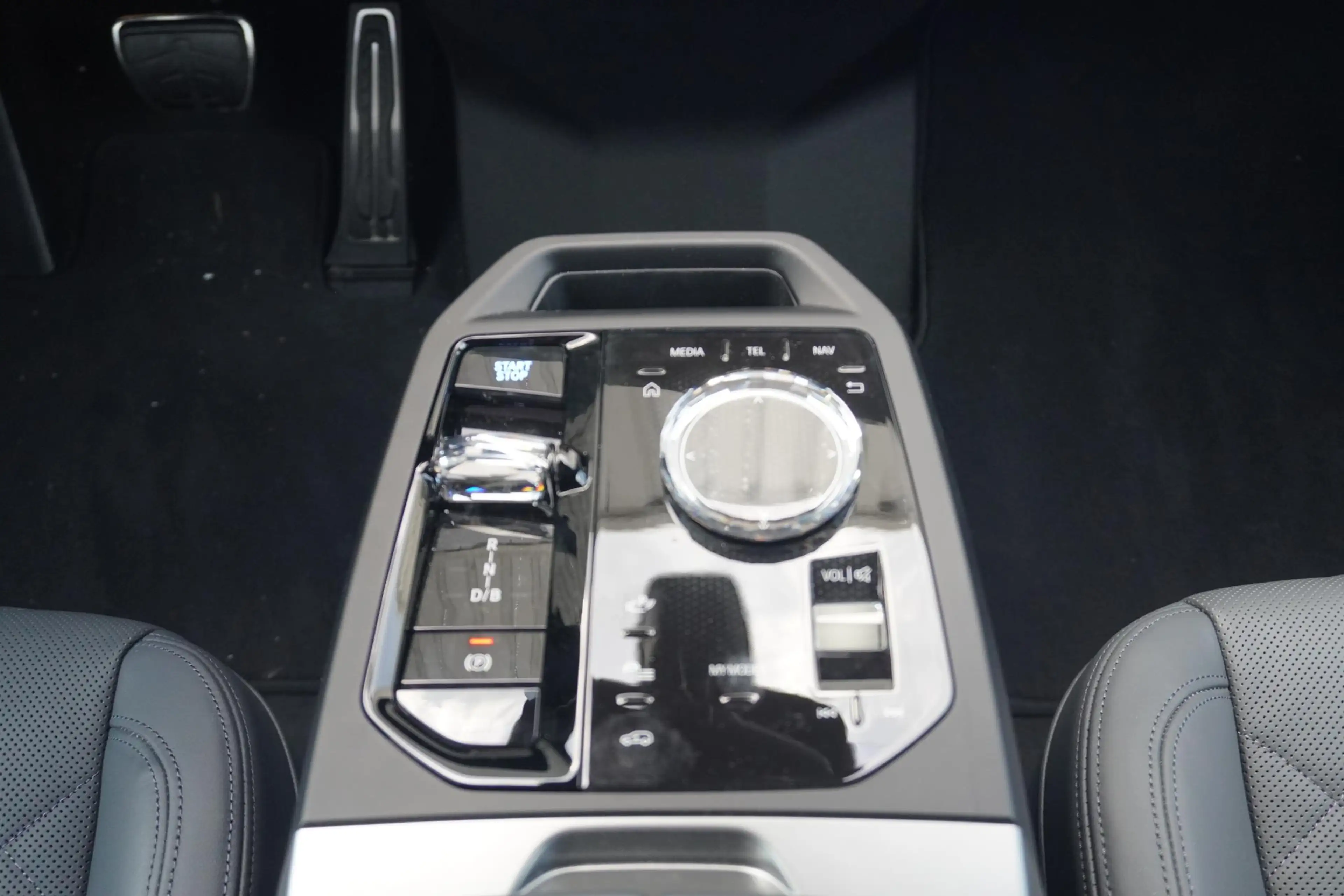 BMW iX xDrive60 | M Sportpakket Pro | Bowers & Wilkins | — photo 14