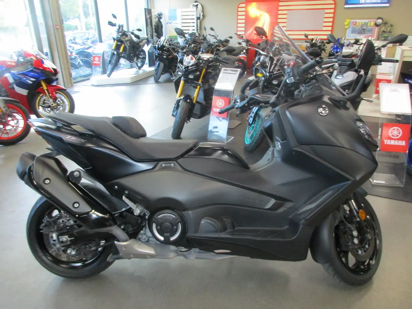 Yamaha TMAX 560 Negru - 1