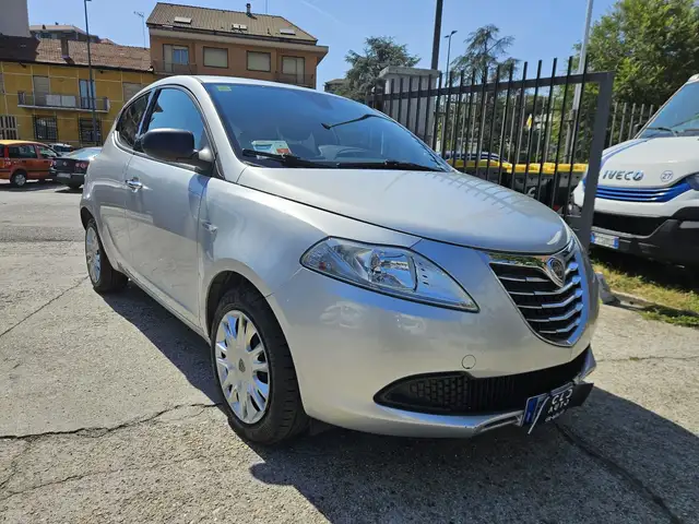 Lancia Ypsilon view 3