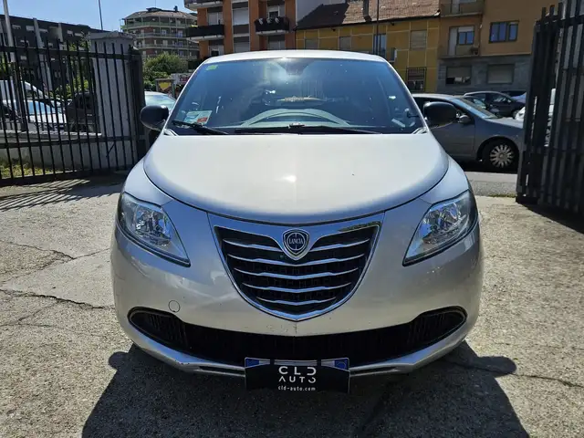 Lancia Ypsilon view 2