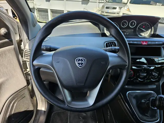 Lancia Ypsilon view 13