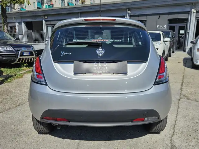 Lancia Ypsilon view 4