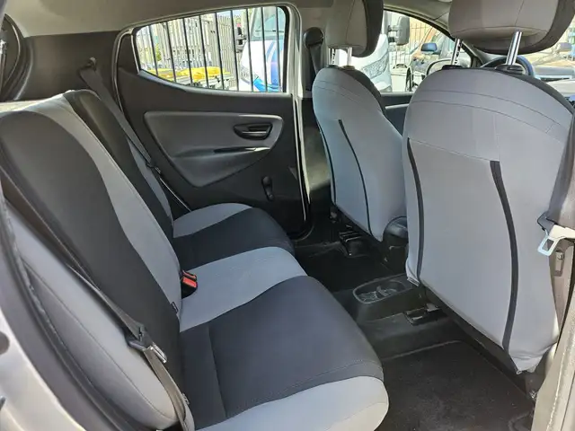 Lancia Ypsilon view 12