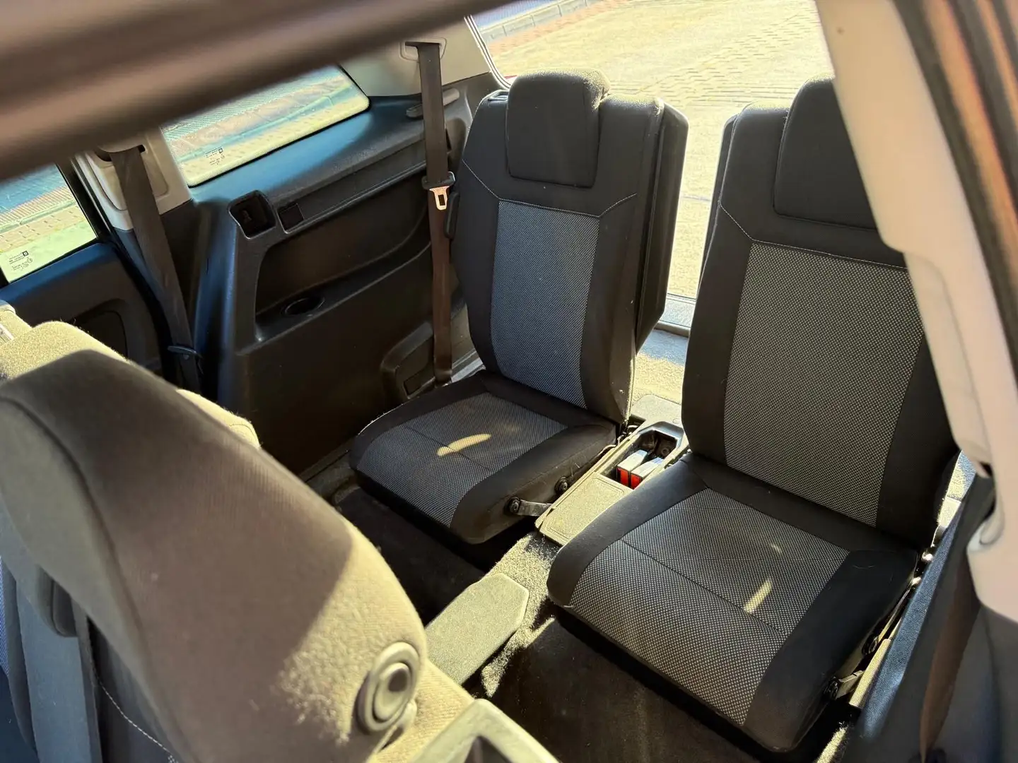 Opel Zafira 1.7CDTi Essentia Gris - 2