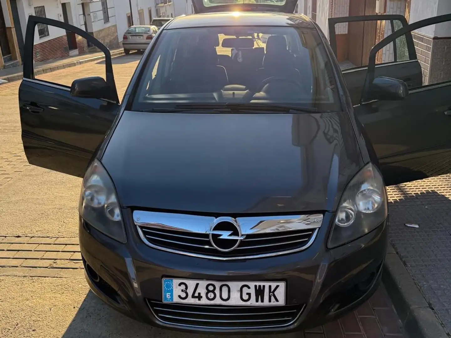 Opel Zafira 1.7CDTi Essentia Gris - 1