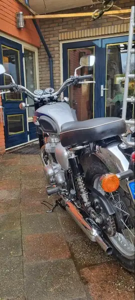 Kawasaki W650 - foto 3