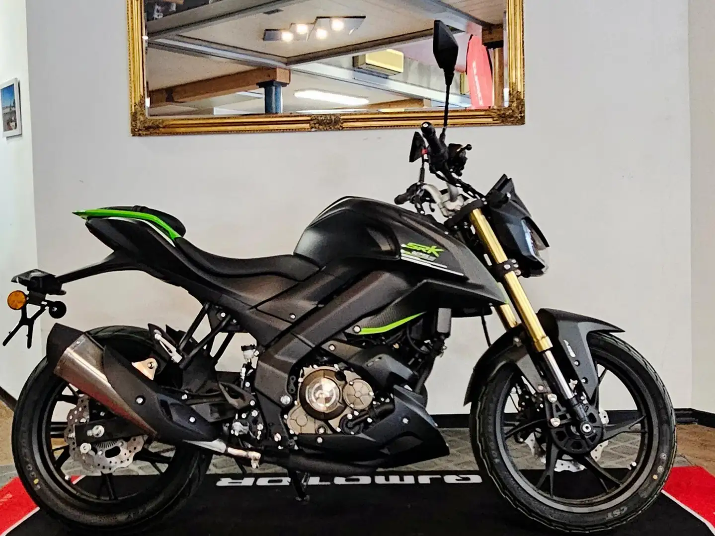 QJ Motor SRK 125 S Neufahrzeug Negro - 1