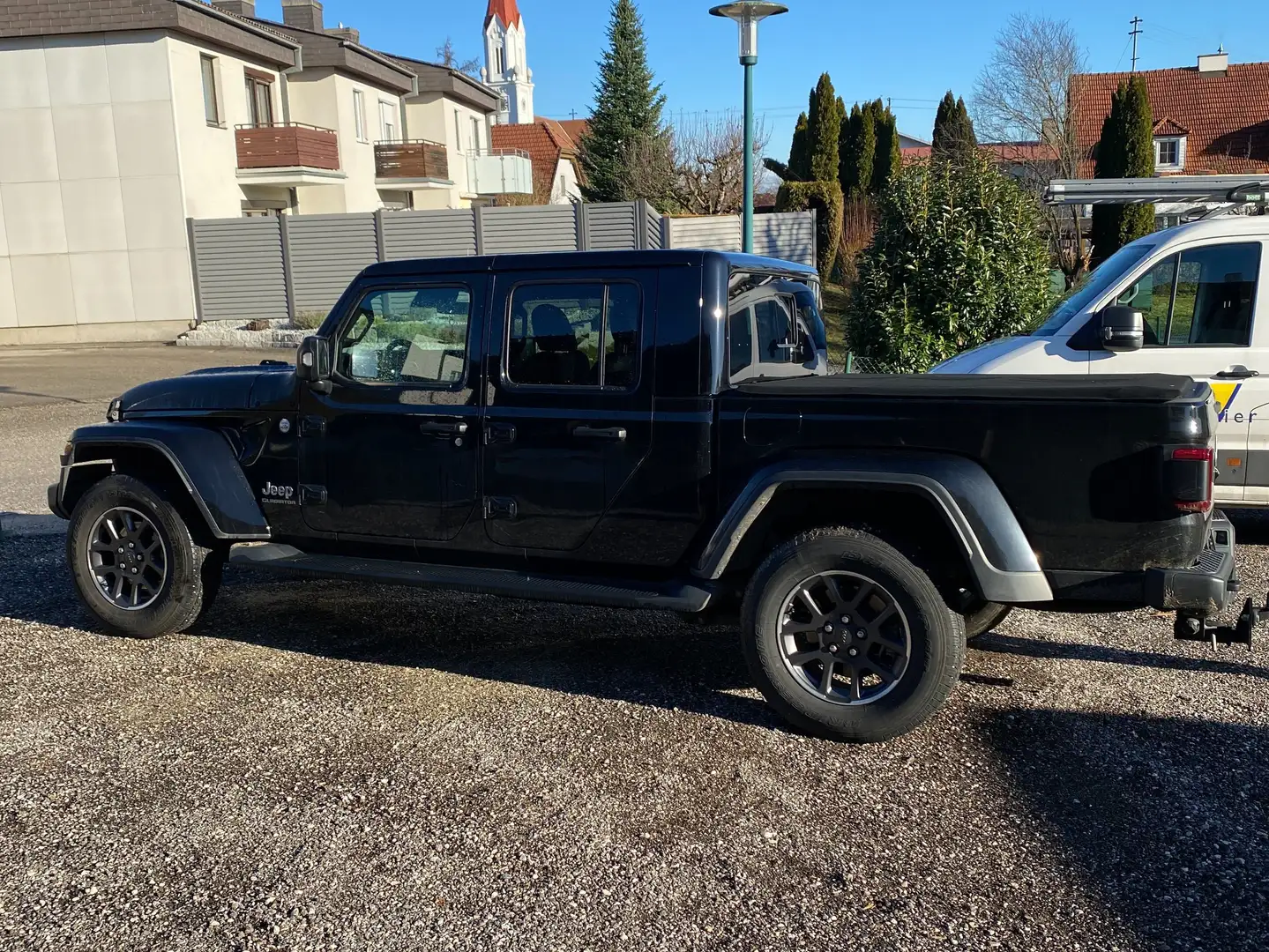 Jeep Gladiator 3,0 V6 AT8 4WD Launch Edition Schwarz - 2