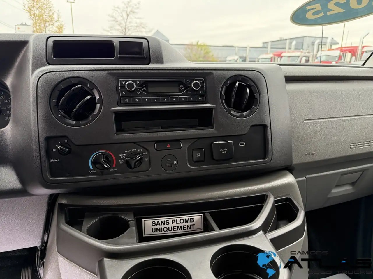Ford E-Series Cutaway снимка Ford E-Series Cutaway