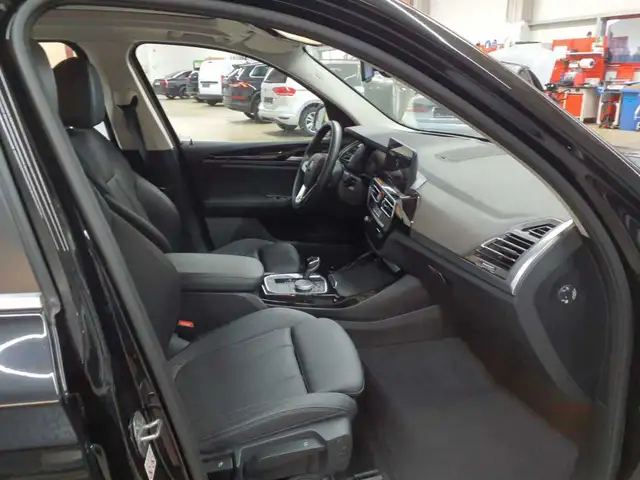 BMW X3 view 8