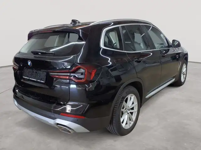 BMW X3 view 4