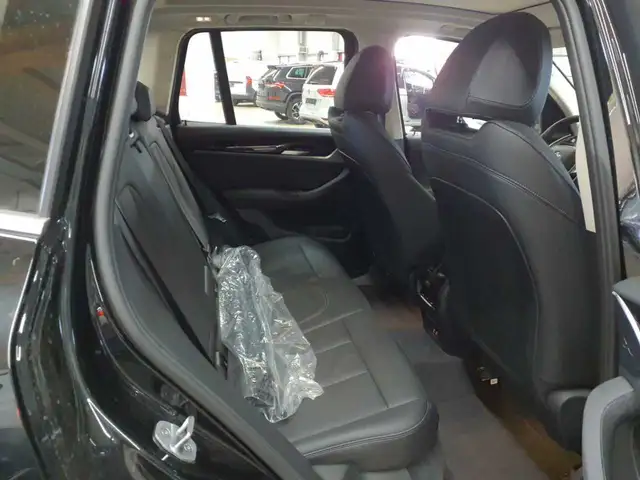 BMW X3 view 14