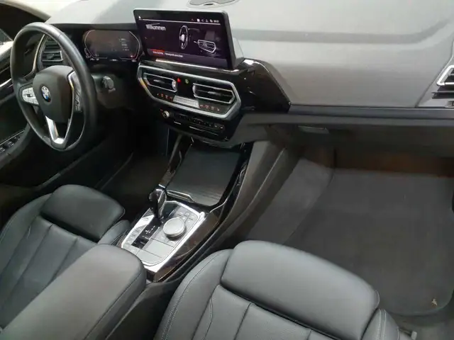 BMW X3 view 9
