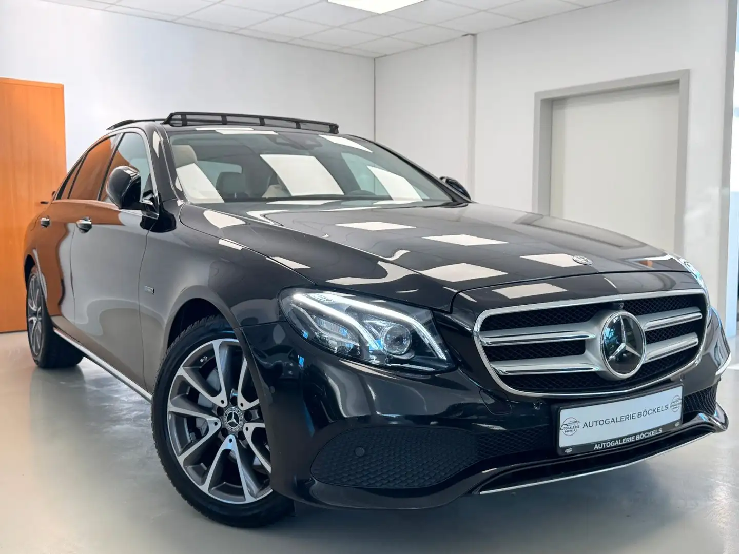 Mercedes-Benz E 350 e°Widescreen°Airmatic°Multibeam°Pano°360° Negro - 1