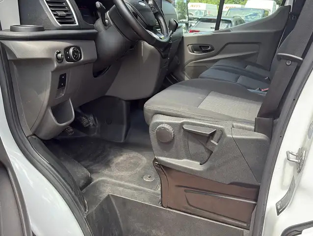 Ford Transit view 13
