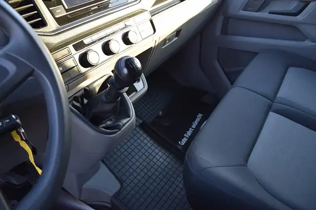 Volkswagen Crafter view 6