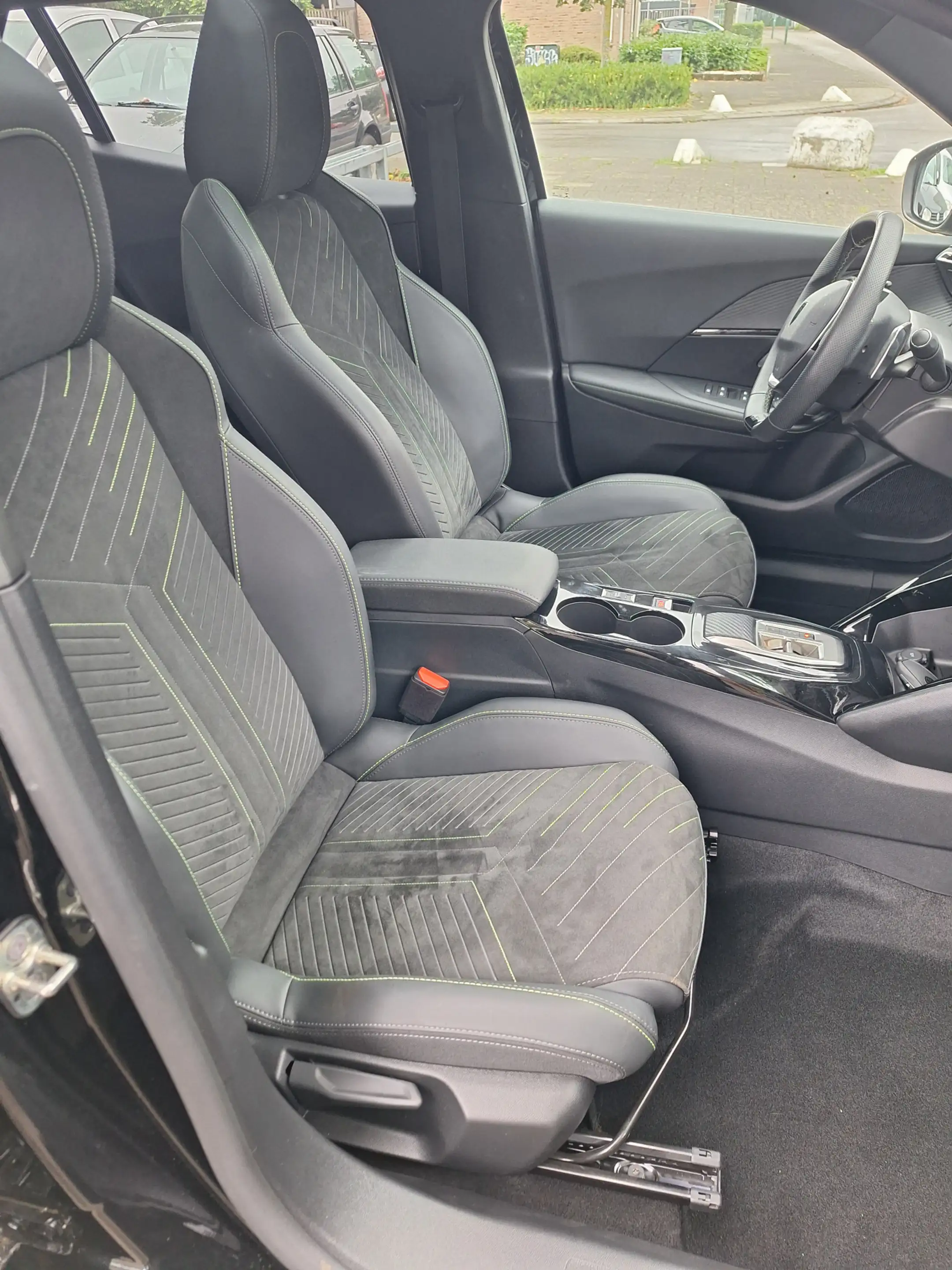 Peugeot 2008 1.2 130 GT pack schuifdak/elektrische stoelen/alca — photo 6