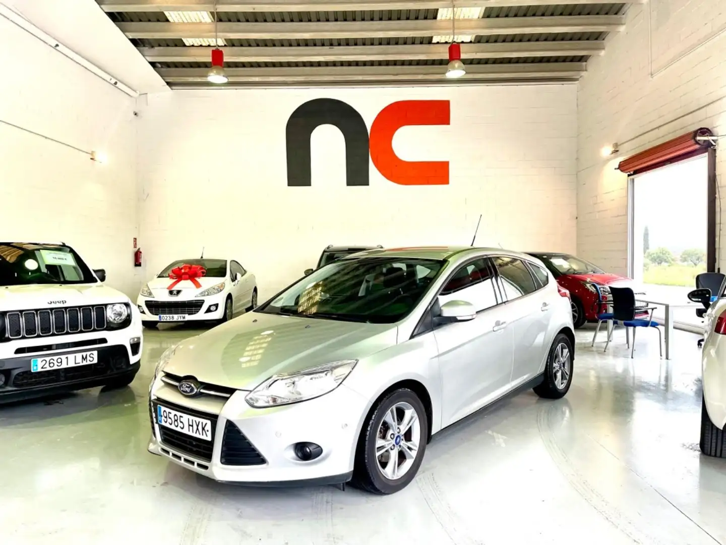 Ford Focus 1.0 Ecob. Auto-S&S Edition 125 Plateado - 1