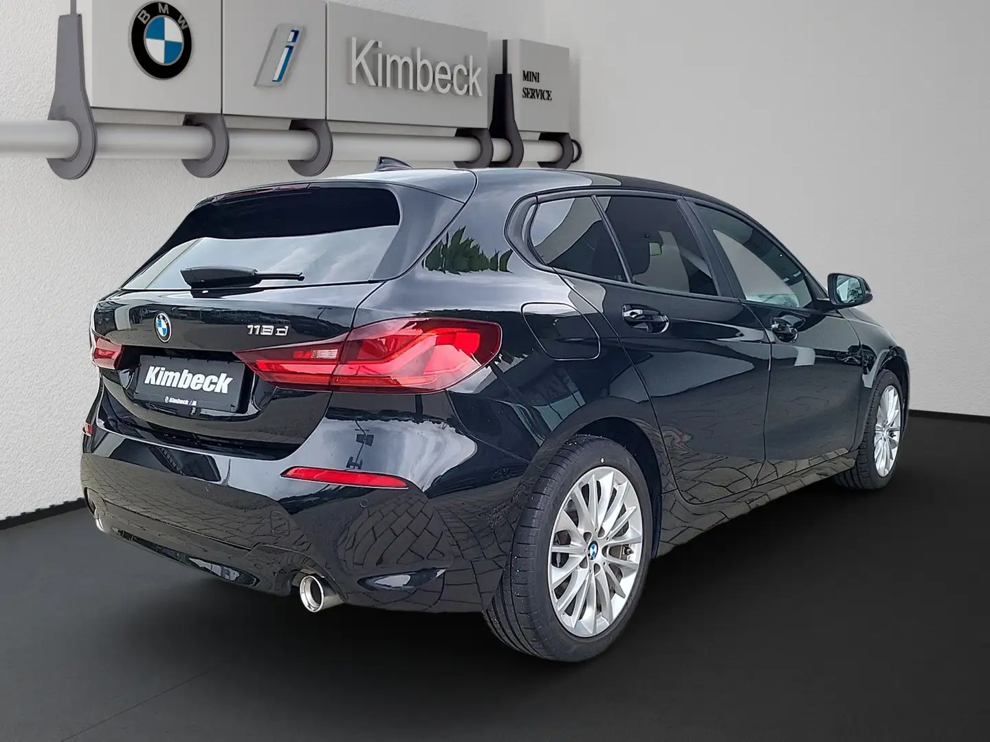 BMW 118 d Limousine Advantage LED Navi PDC ActiveGuard Schwarz - 2