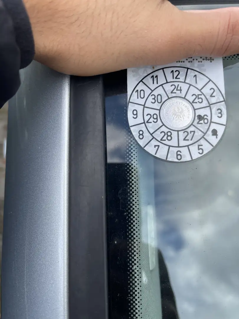 Volkswagen Touran 1.9 TDI Highline - 1