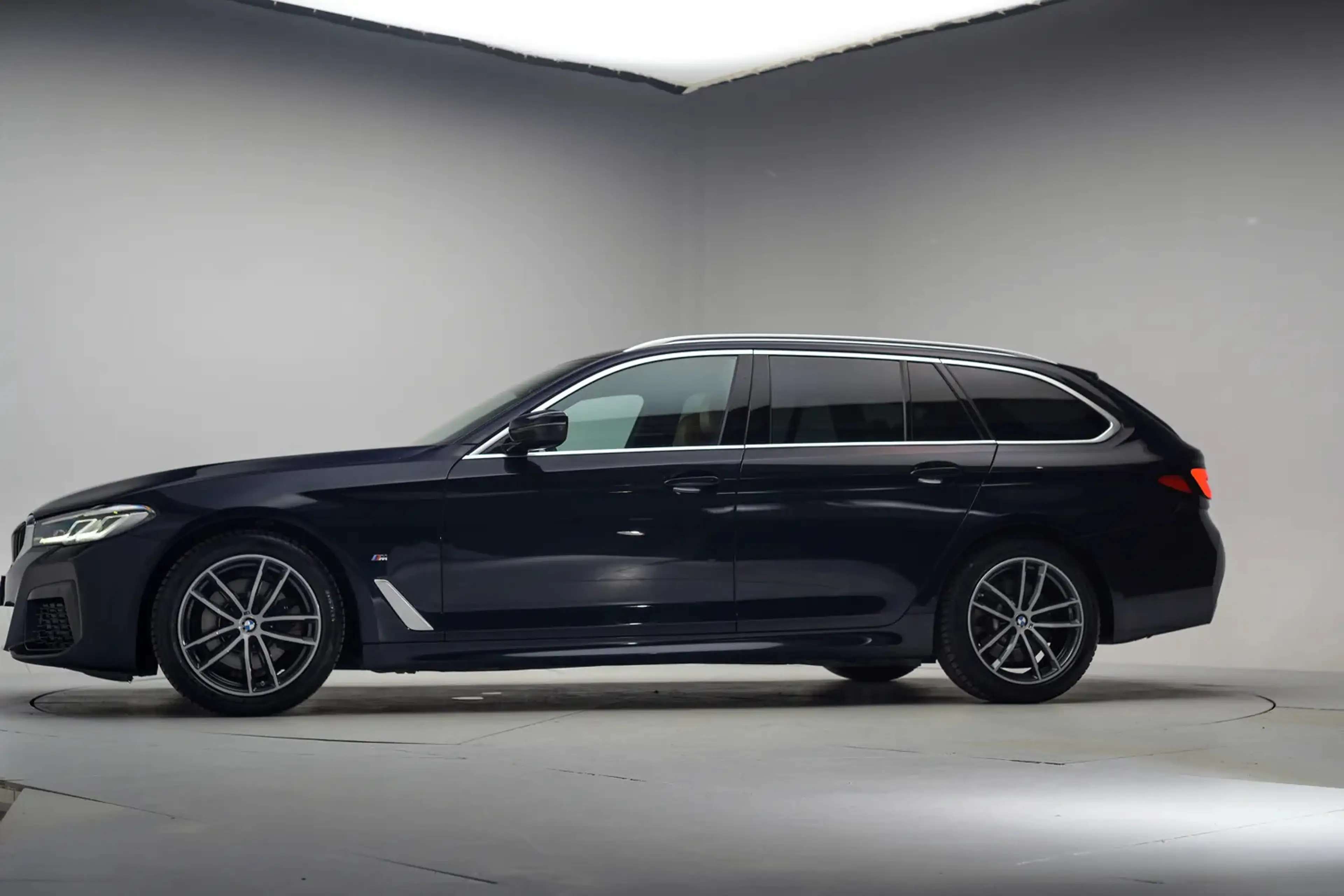 BMW 520 5-serie 520i M-sport high Executive Aut. [ Panoram — photo 2