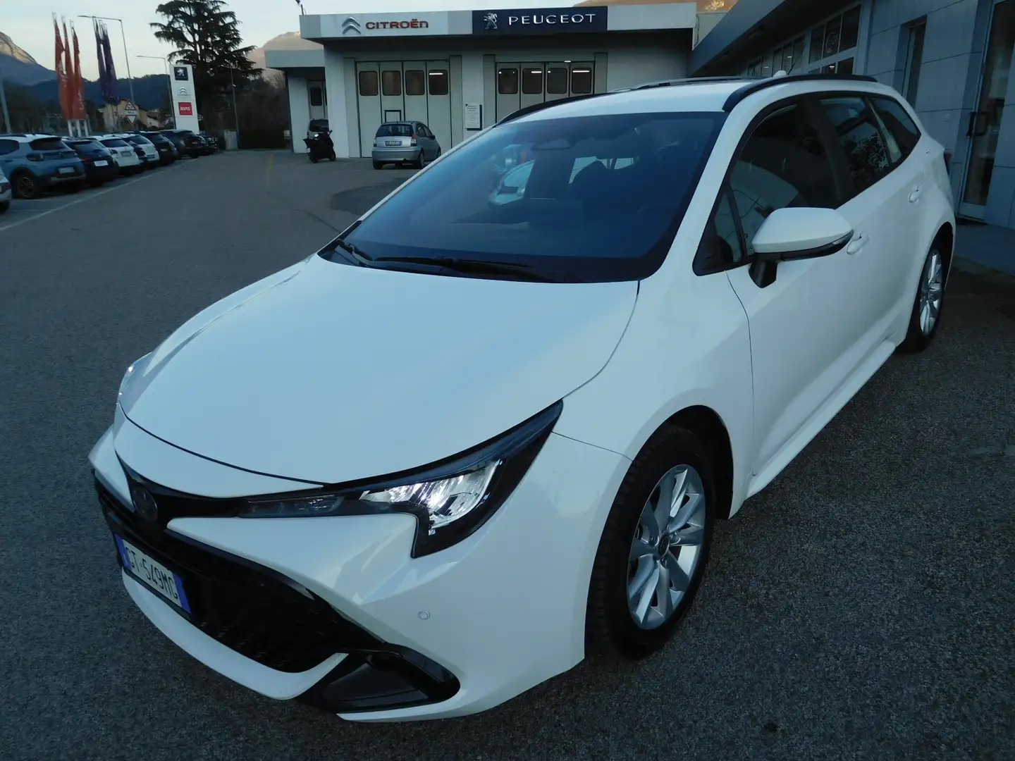 Toyota Corolla Corolla Touring Sports 1.8 Hybrid Business Blanc - 1