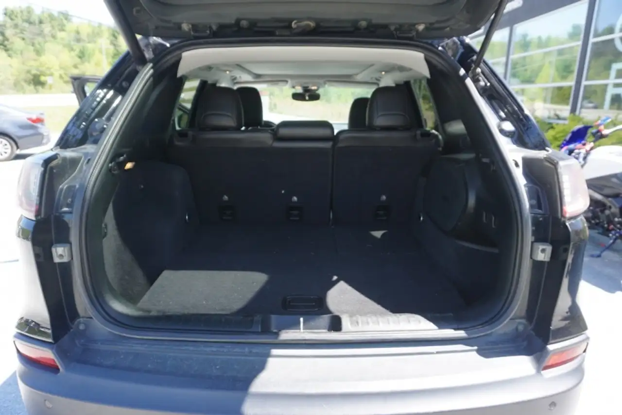 Jeep Cherokee снимка Jeep Cherokee