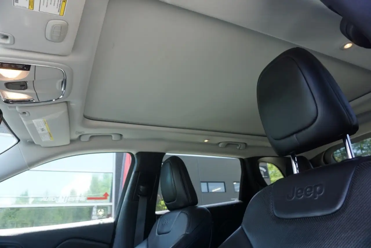 Jeep Cherokee снимка Jeep Cherokee