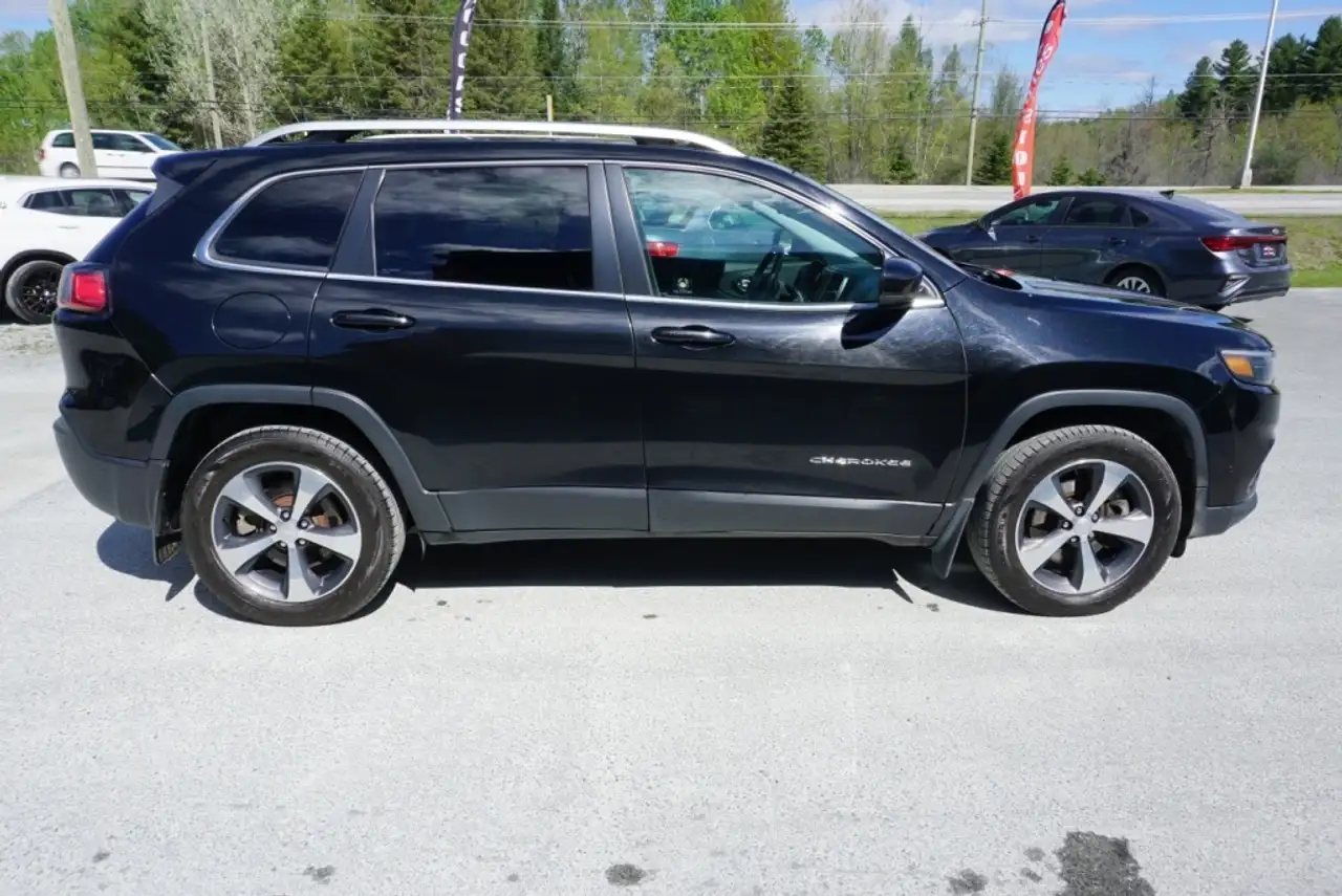 Jeep Cherokee снимка Jeep Cherokee